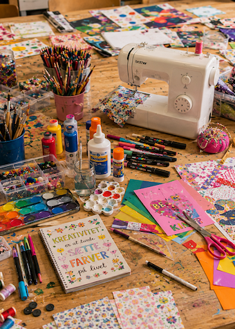 Messy studio - Klik for at tilmelde dig