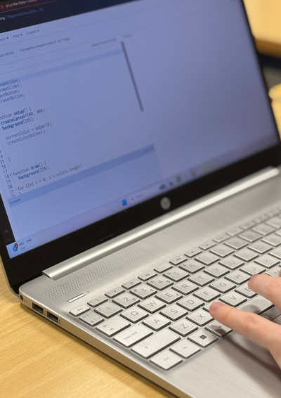 En computer skærm som viser Javascript koder